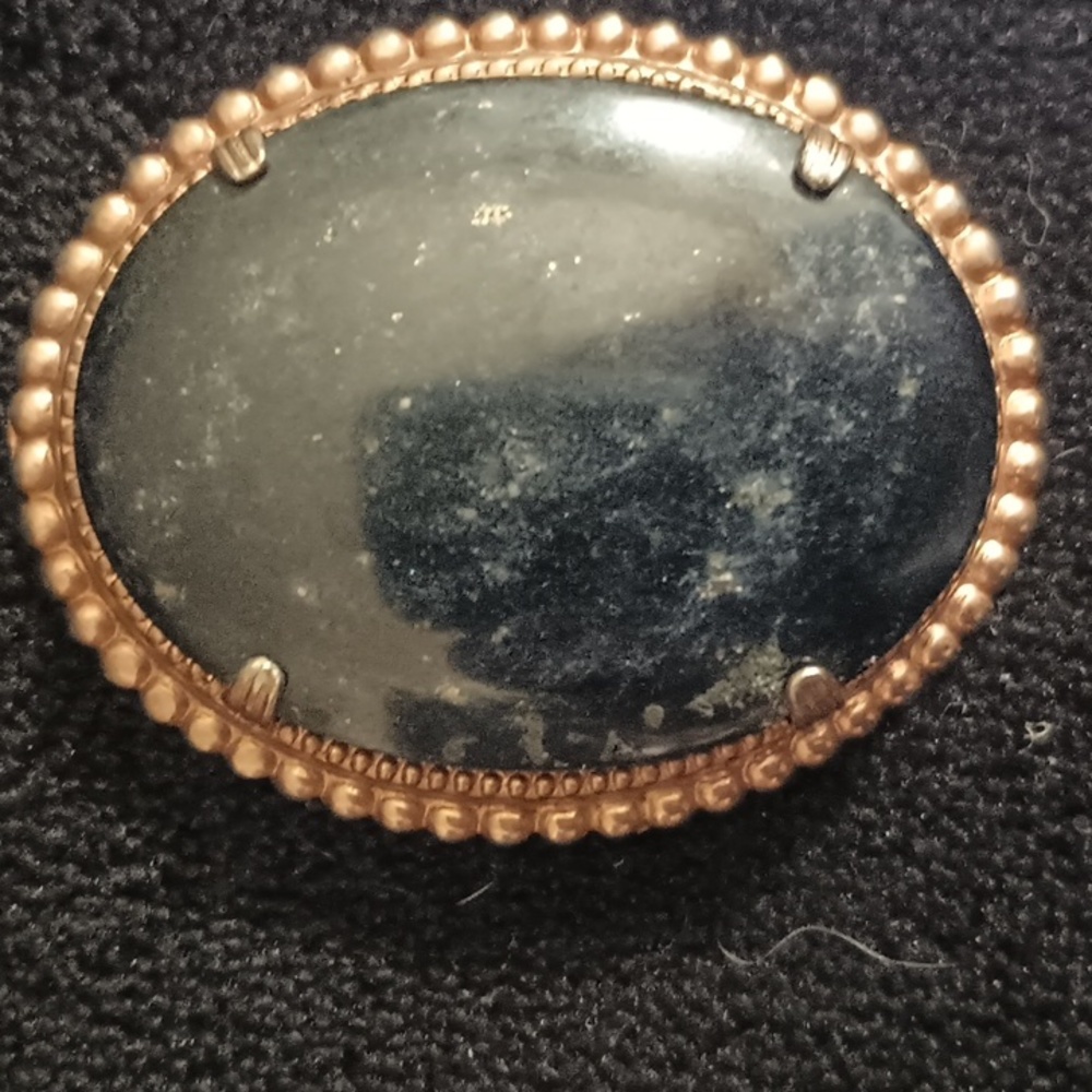 Black rock center piece gold tone setting long needle fasen brooch vintage